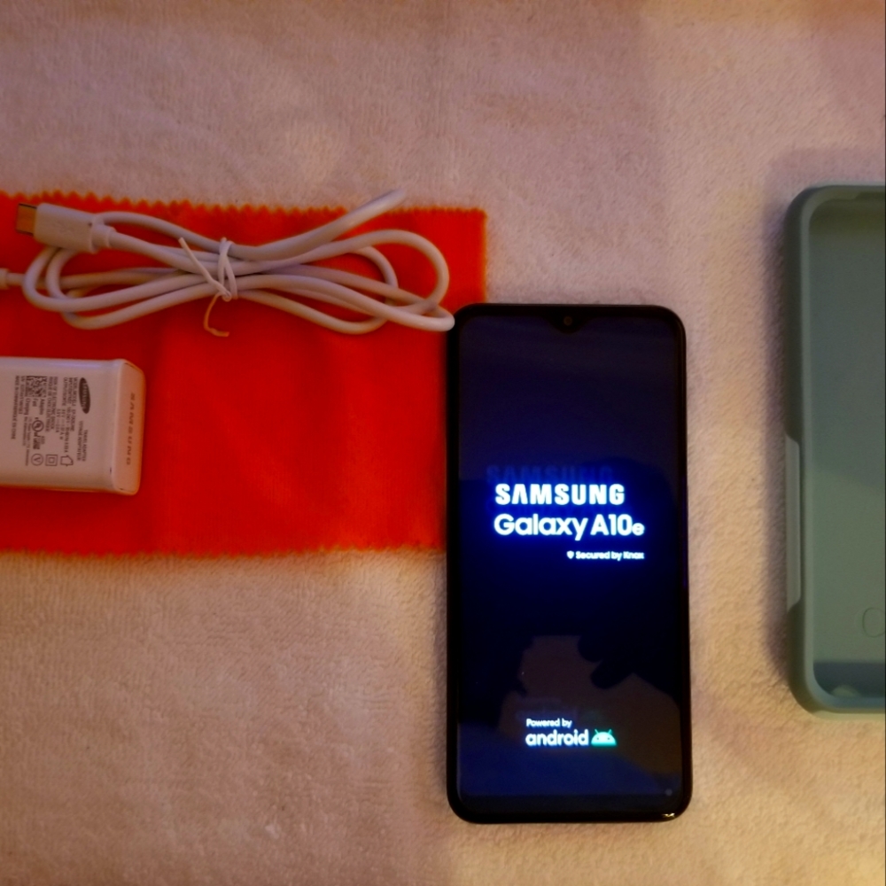 Samsung A10e Cell phone